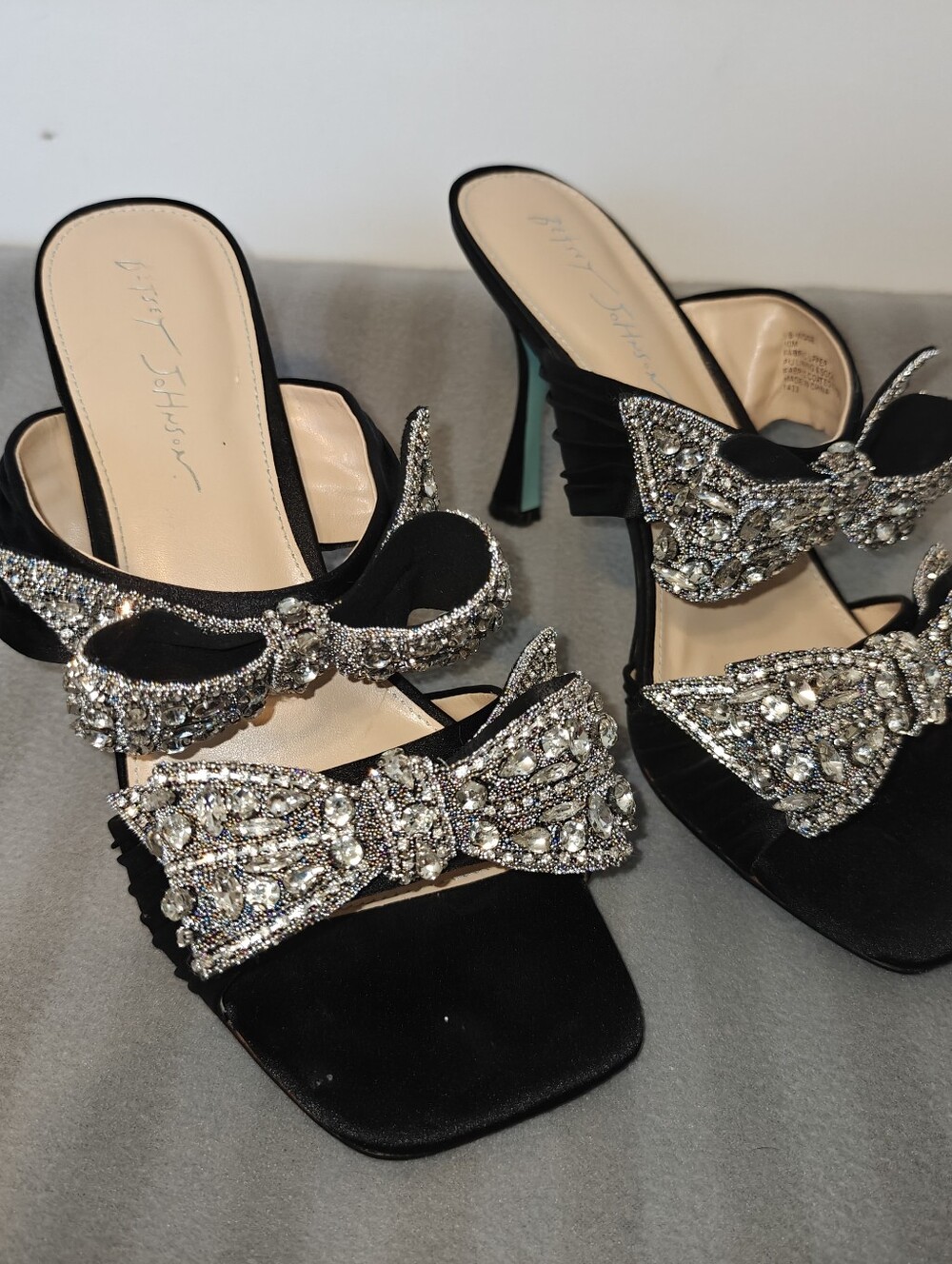 Betsey Johnson Women s Midge Rhinestone Bow Evening Heels 10M
